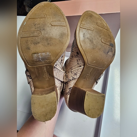 EUC Fergalicious snake skin Women's bootie 7.5 - Picture 7 of 10